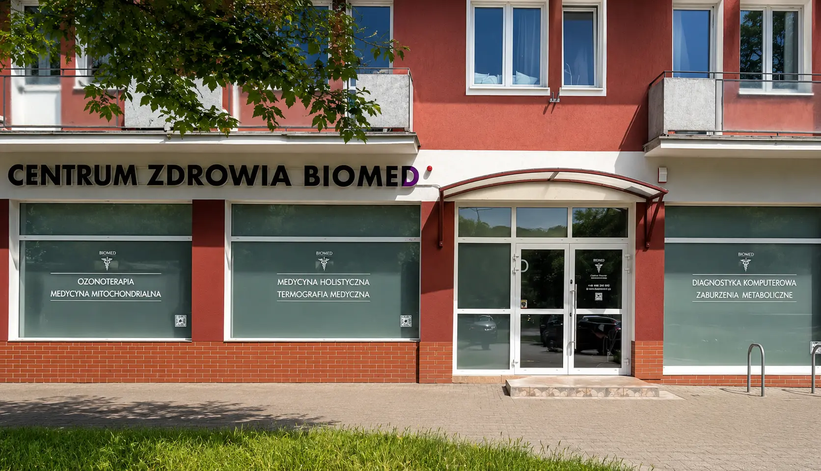 Wejście do Centrum Zdrowia Biomed przy ul. Rajskiej 14 w Gdańsku